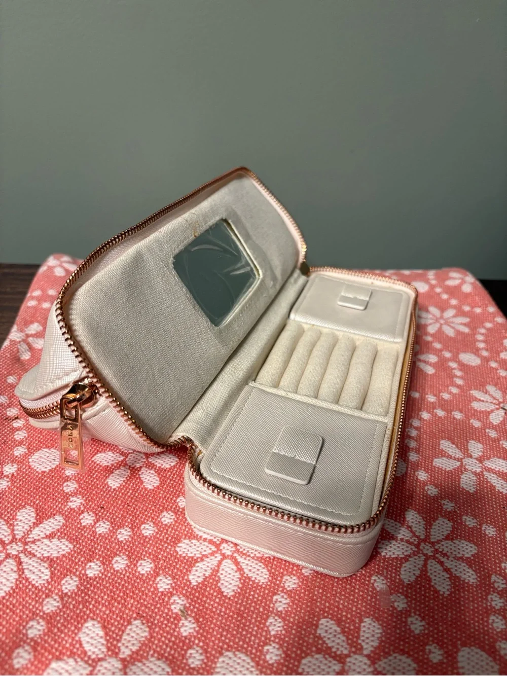 Monat Travel Jewelry and Cosmetic Case